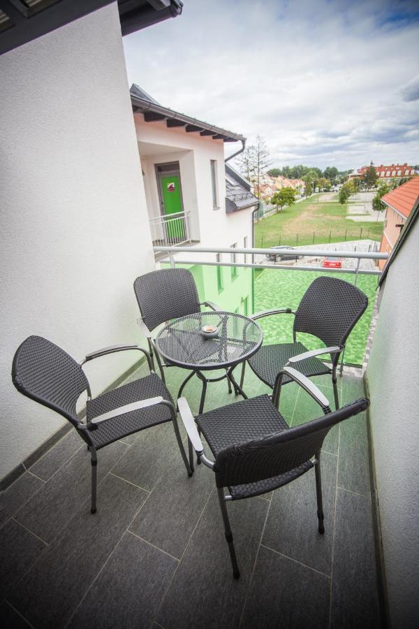 Azur Haz Gyoengyvirag Apartman Sárvár Kültér fotó