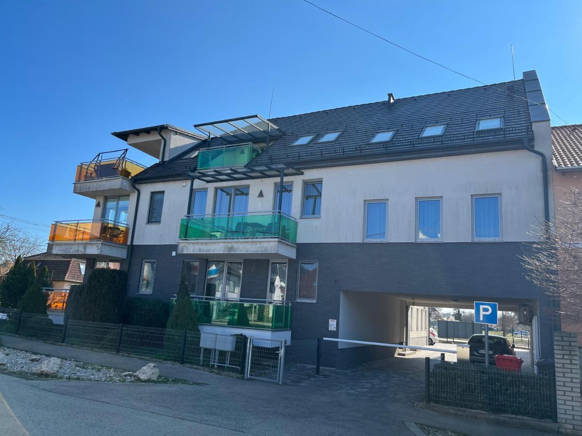 Azur Haz Gyoengyvirag Apartman Sárvár Kültér fotó